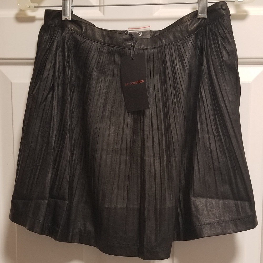 Ladies B.P. COLLECTION Pleated Short Skirt ~ Black/Bronze